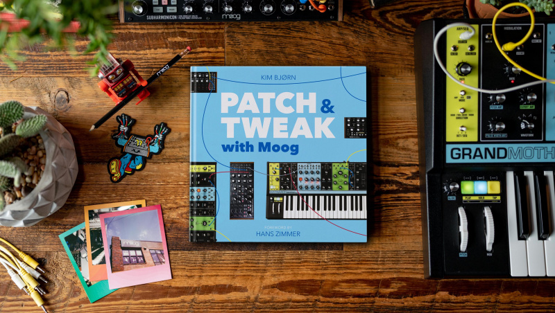 BJOOKS | Создатели книги PATCH & TWEAK объединились с Moog Music для того, чтобы создать 200-страничную книгу про полумодульные аналоговые синтезаторы