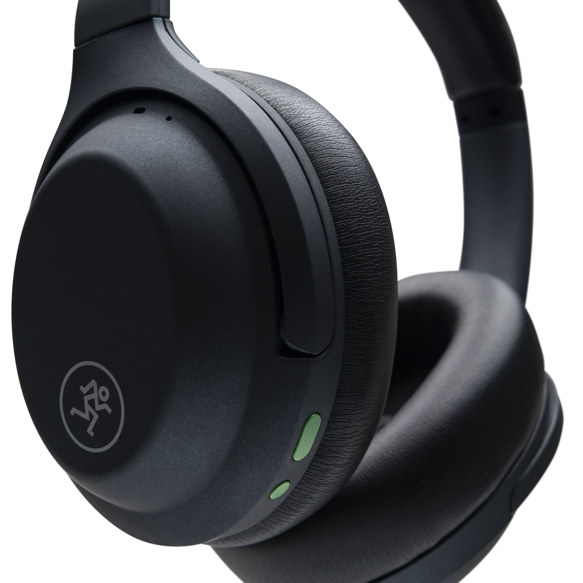 Mackie MC-60BT по цене 33 100 ₽