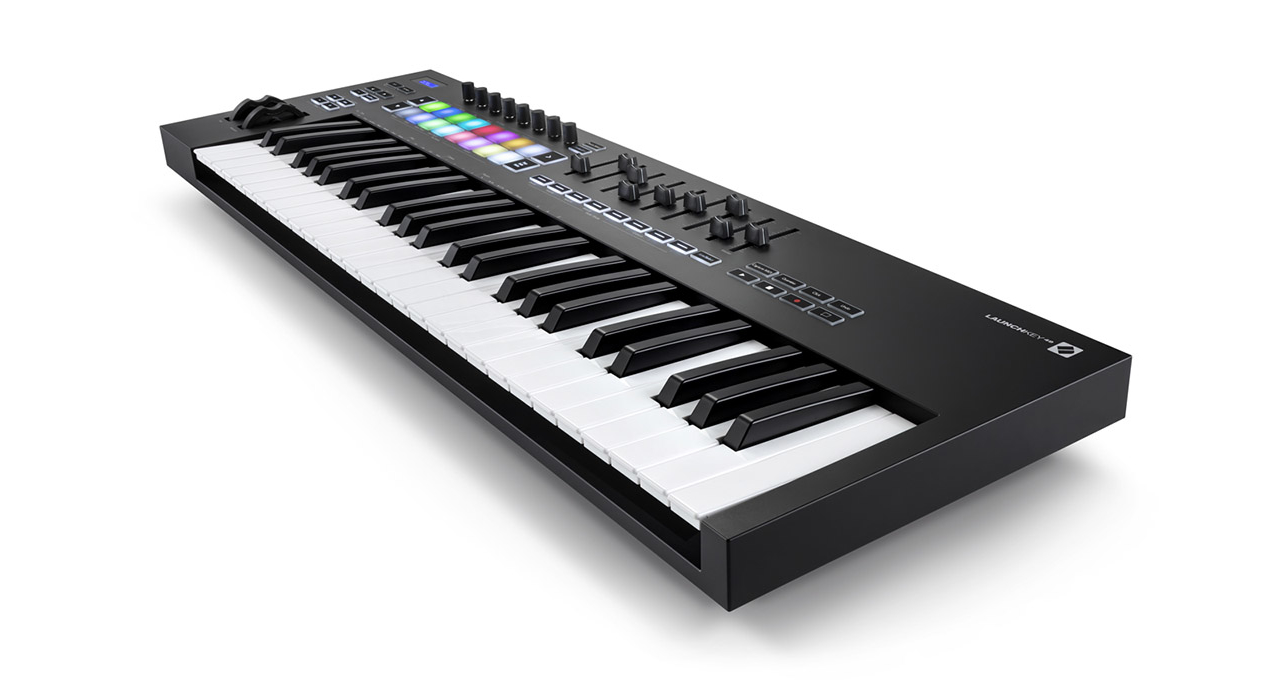Novation Launchkey 49 MK3 по цене 34 150 ₽