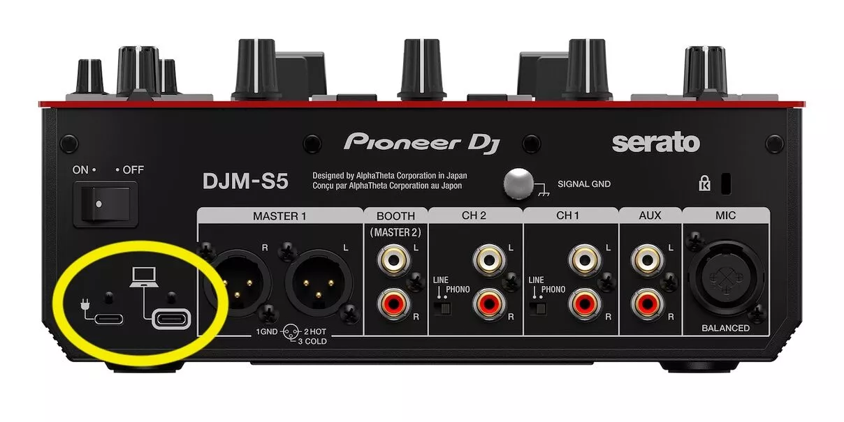 Микшер Pioneer DJ DJM-S5 был одним из первых устройств для диджеев с USB-C и USB PD для питания. Микшер Pioneer DJ DJM-S5 был одним из первых устройств для диджеев с USB-C и USB PD для питания.