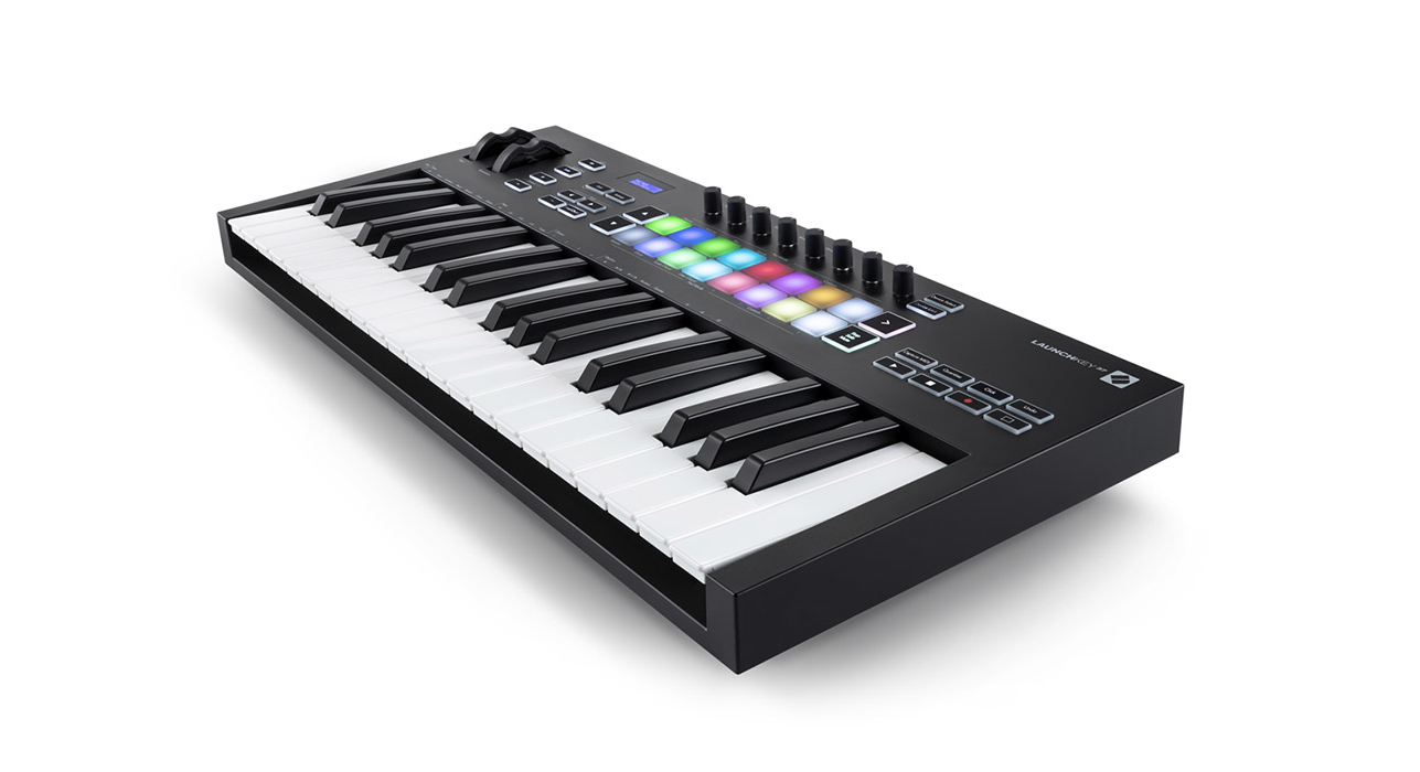 Novation Launchkey 37 MK3 по цене 29 100 ₽
