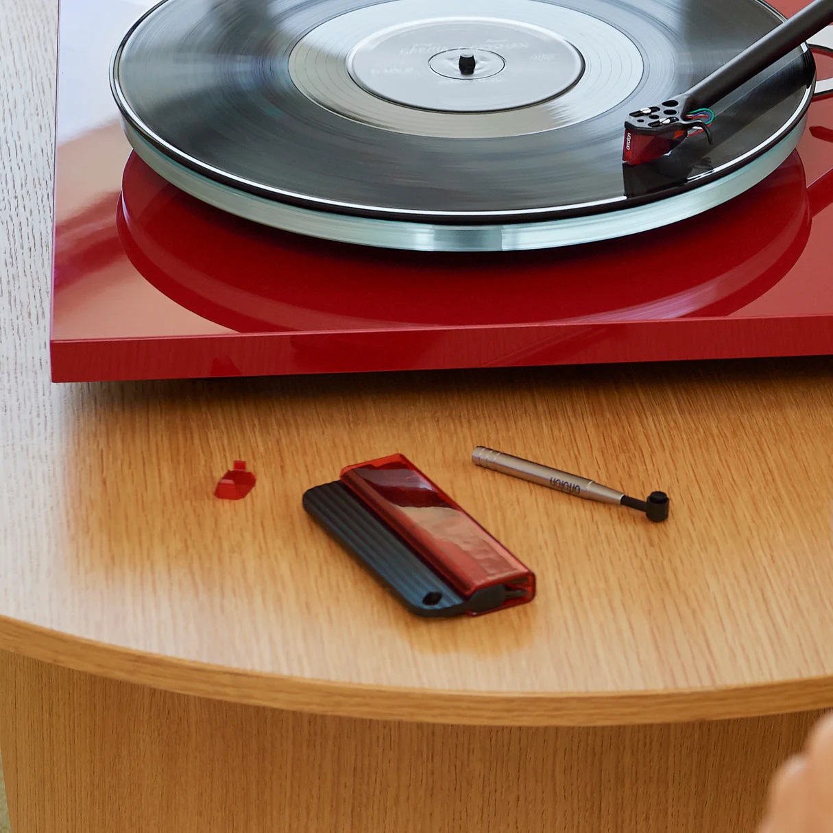 Ortofon Brush Red по цене 2 300.00 ₽