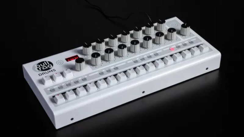 ERICA SYNTHS | Bullfrog Drums — созданная в коллаборации с Ричи Хотином драм-машина, вдохновленная Roland TR-909