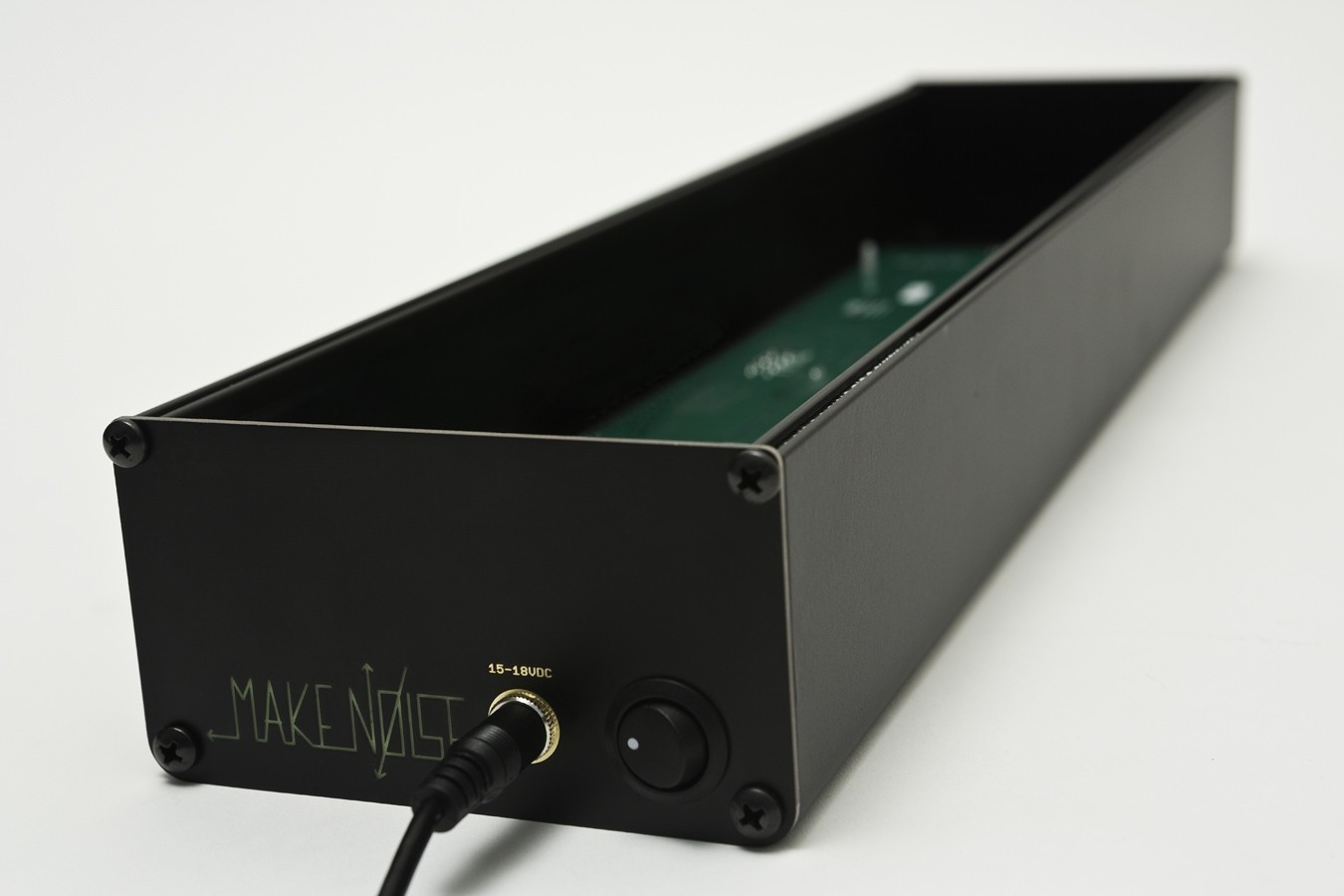Make Noise 3U 104hp Make Noise Powered Skiff with AC Adaptor по цене 37 550 ₽