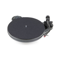 Pro-Ject RPM 1 Carbon 2M Red High-Gloss Black
