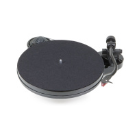 Pro-Ject RPM 1 Carbon 2M Red High-Gloss Black по цене 42 500 ₽
