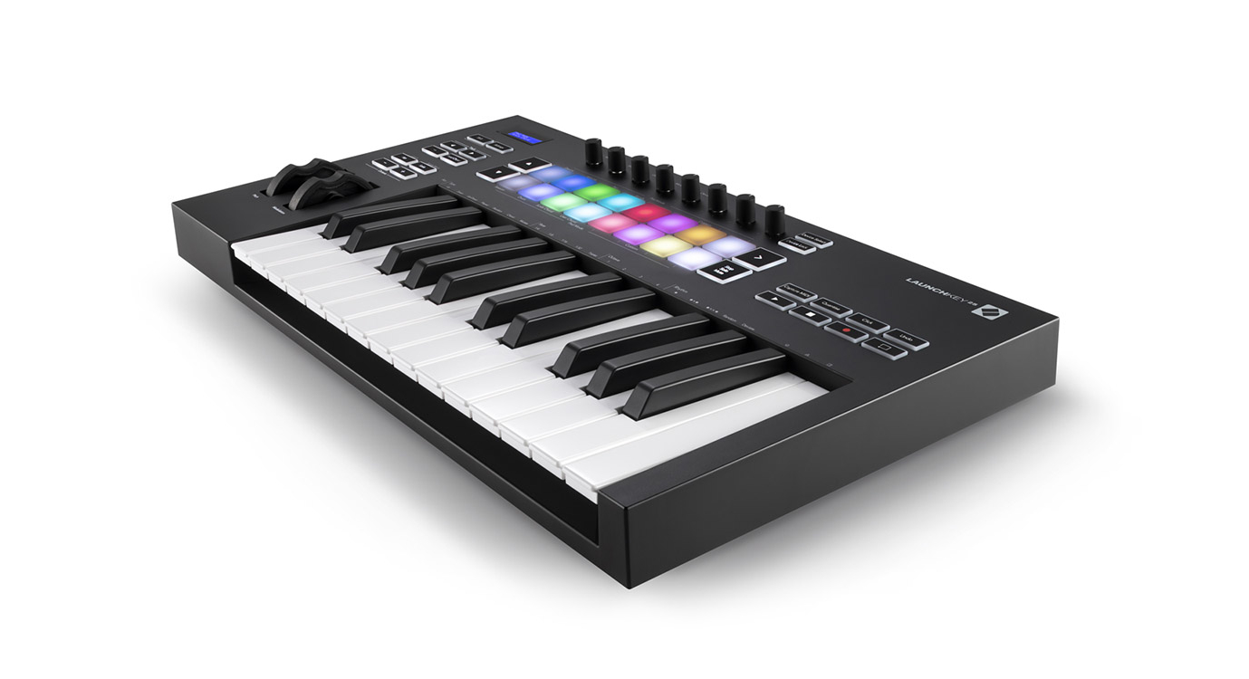 Novation Launchkey 25 MK3 по цене 27 172 ₽