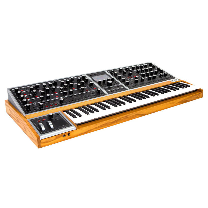 Moog One 8 Voice по цене 794 880 ₽