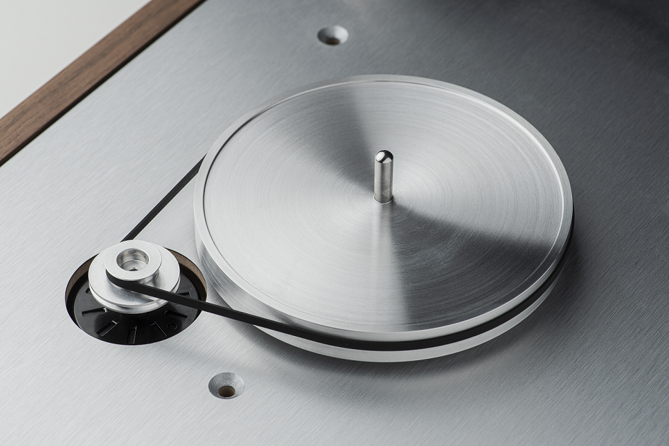 Pro-Ject The Classic Evo Walnut по цене 160 950 ₽