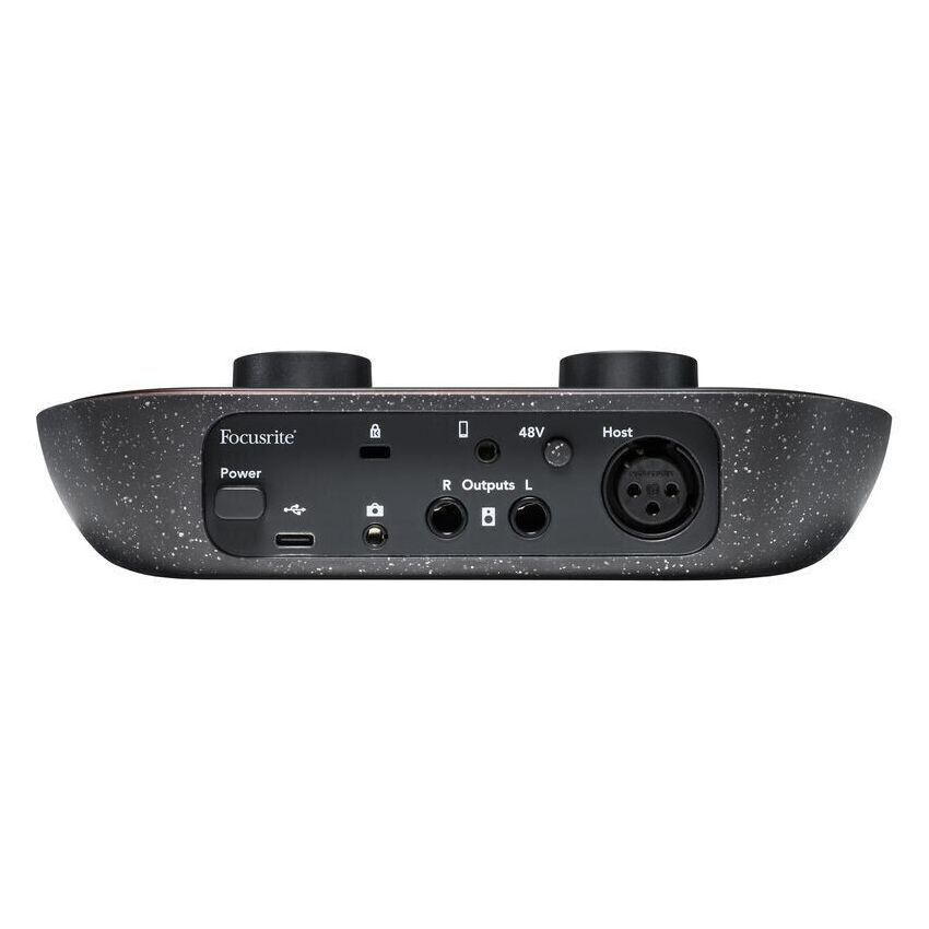 Focusrite Vocaster One по цене 32 600 ₽