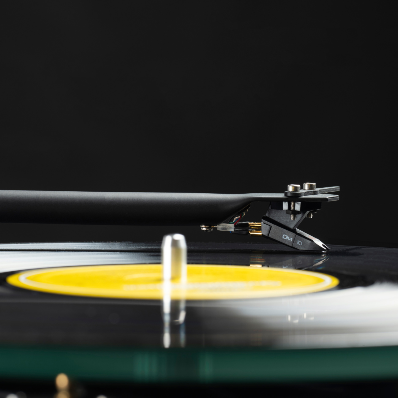 Pro-Ject T1 Evo OM10 White по цене 50 000.00 ₽