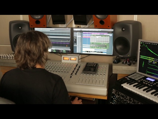 Behringer X-Touch по цене 64 990 ₽