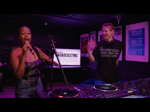 D'Addario NB1253 - Set Nickel Bronze Acoustic, Light, 12-53 по цене 1 670.00 ₽