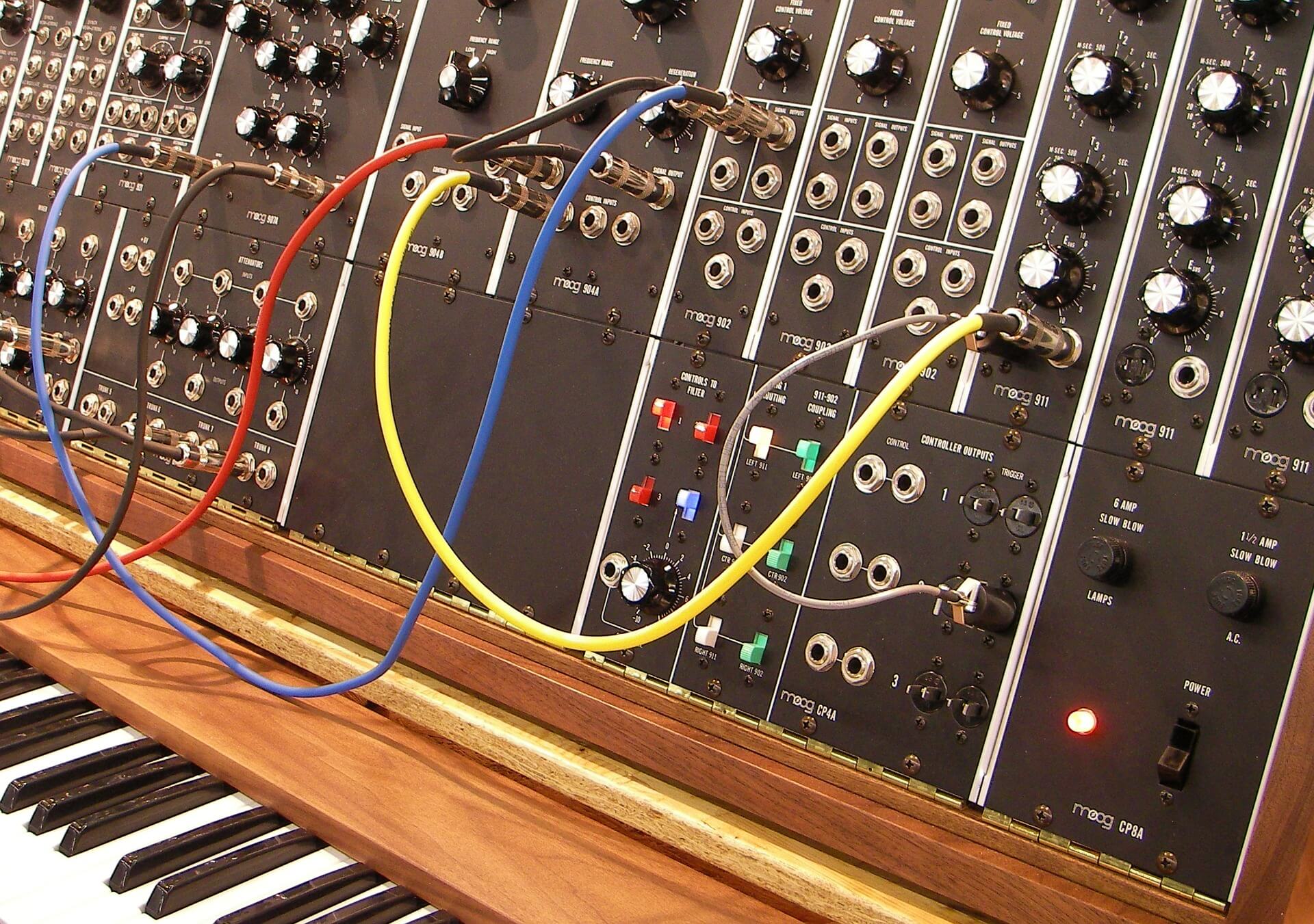 Модульный синтезатор Moog