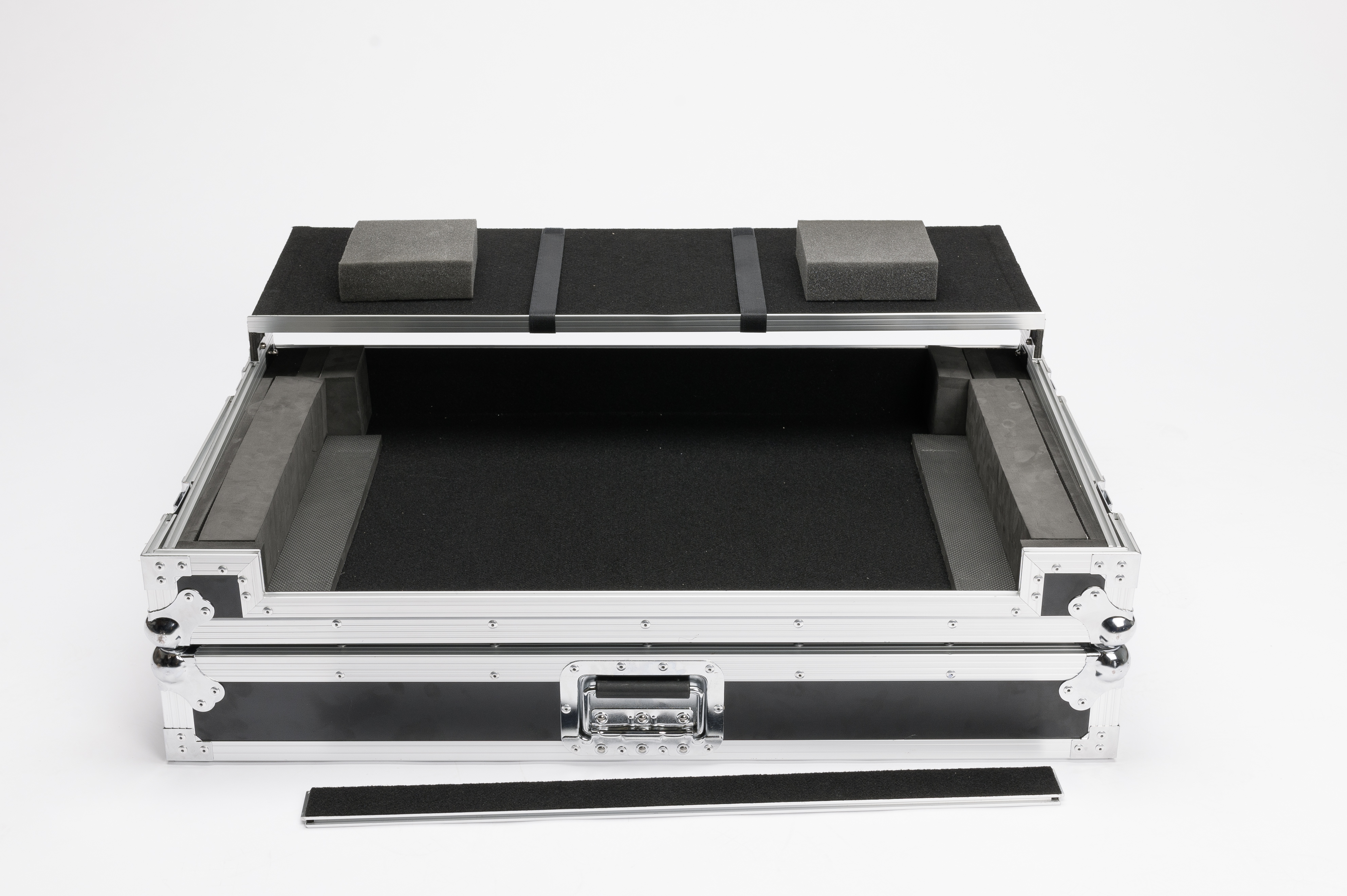 Magma DJ-Controller Workstation DDJ-SZ2/RZ black/silver по цене 51 300 ₽
