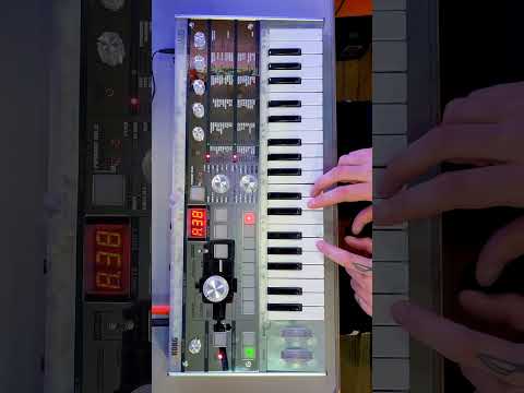 Korg MicroKorg Crystal по цене 66 000 ₽