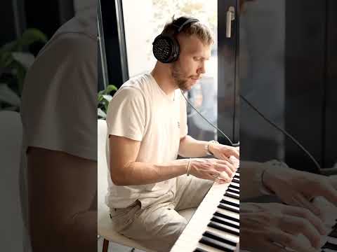 The open, circumaural design of the DT 1990 PRO offers a natural and extremely spatial sound 