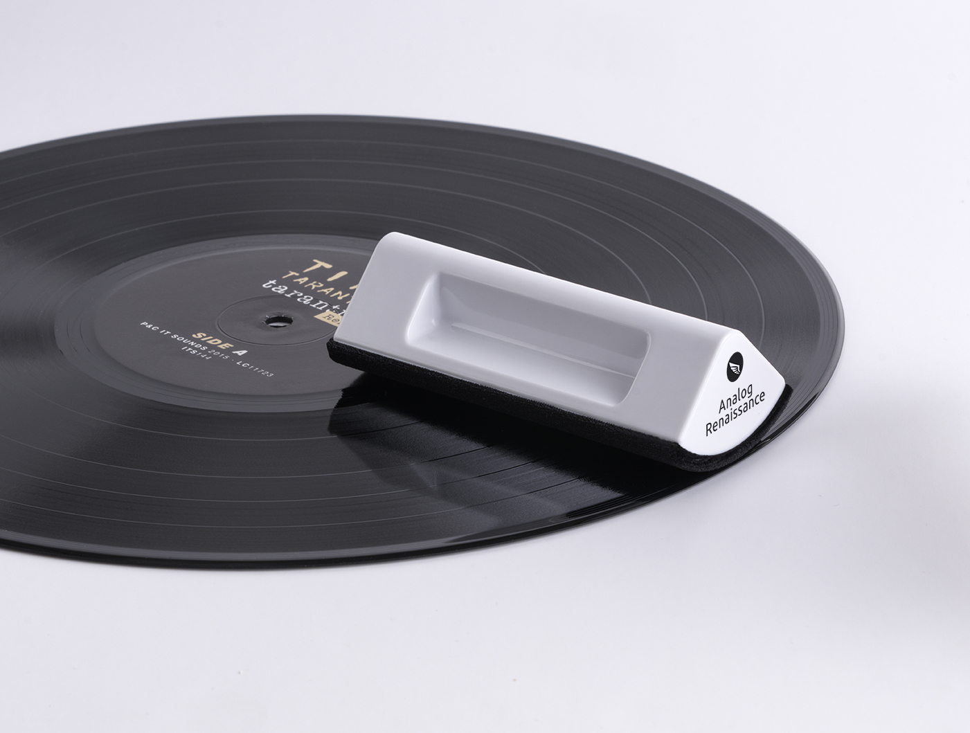 Analog Renaissance Record Velvet Brush White по цене 1 400 ₽