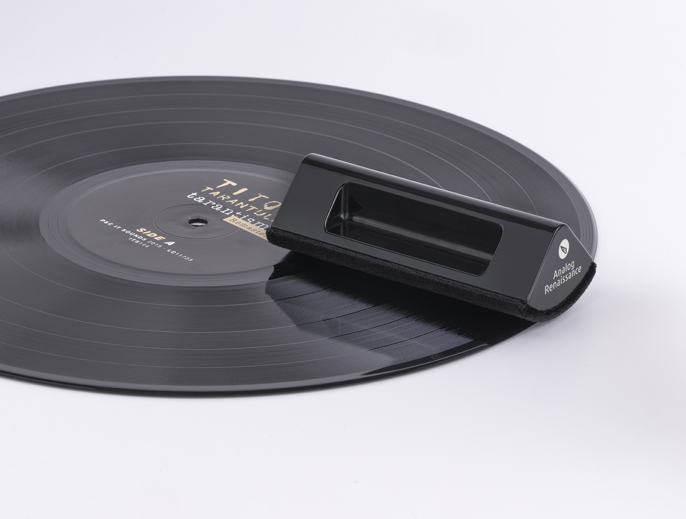 Analog Renaissance Record Velvet Brush Black по цене 1 400 ₽
