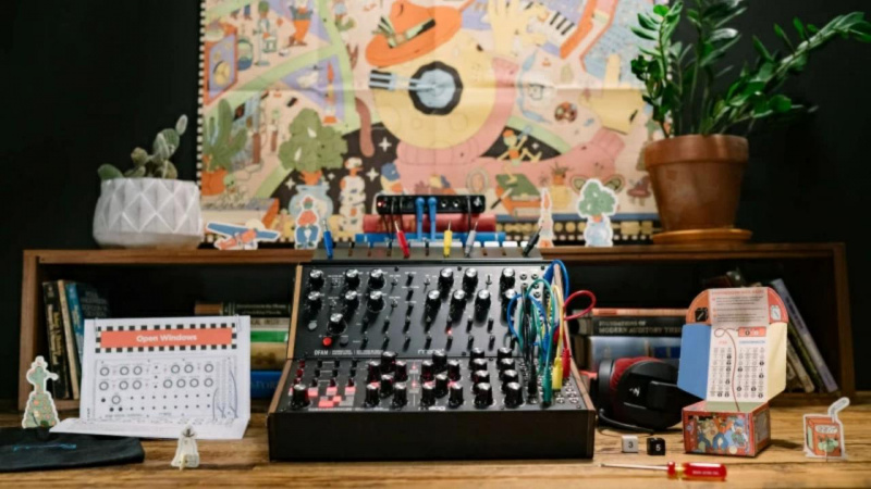 Богатый набор Moog Sound Studio возможно продвинет модульный синтез в массы: “просто добавьте наушники”