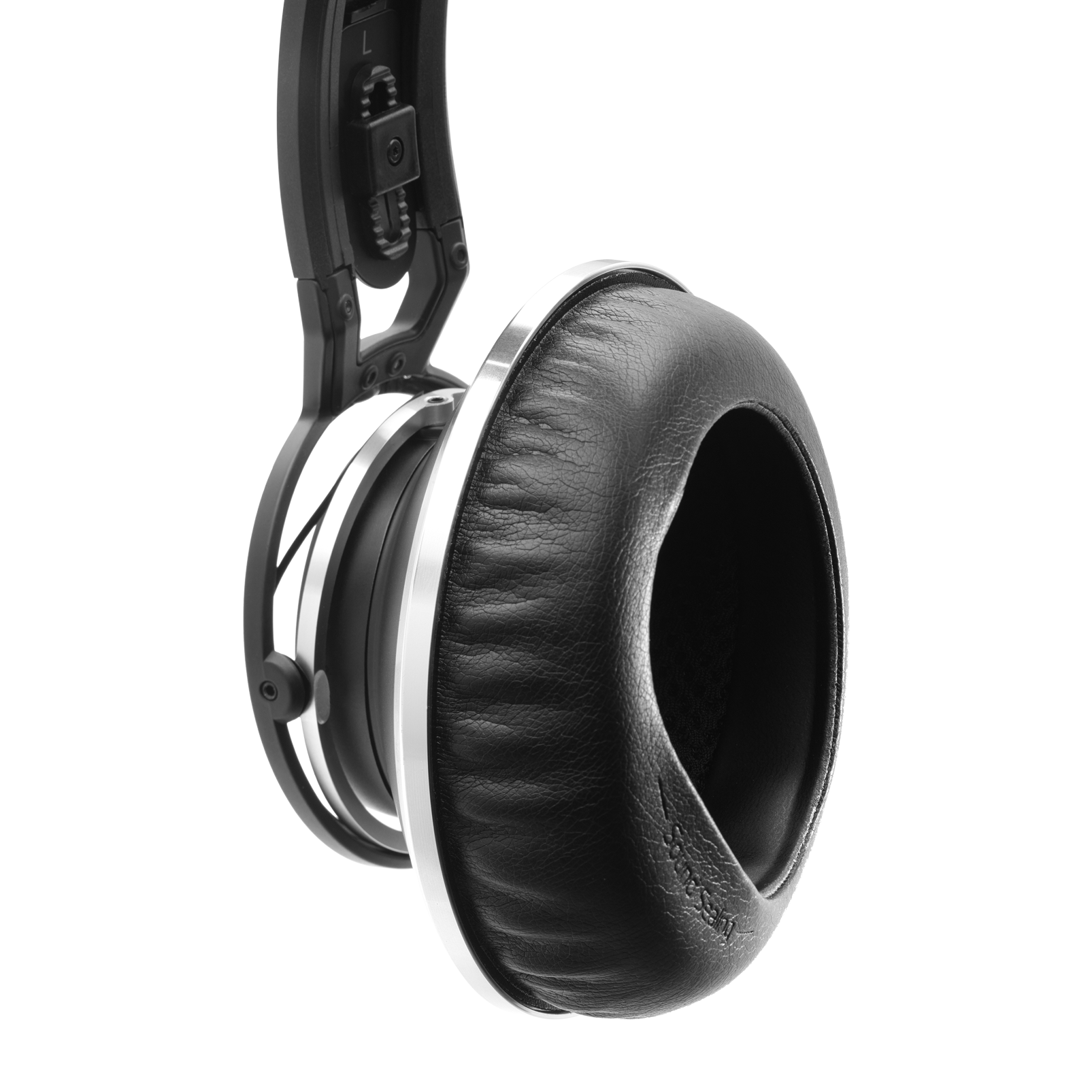 AKG K872 по цене 151 800 ₽