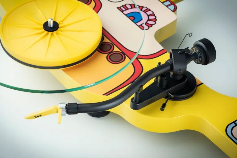 Pro-Ject The Beatles Yellow Submarine по цене 62 200 ₽