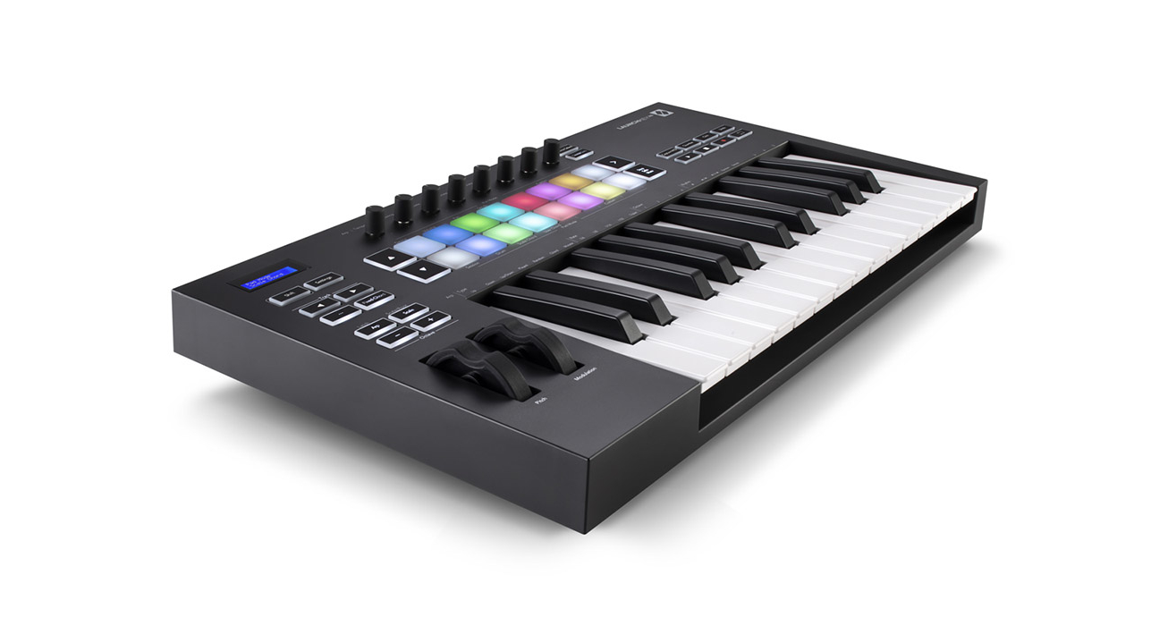 Novation Launchkey 25 MK3 по цене 26 428.47 ₽