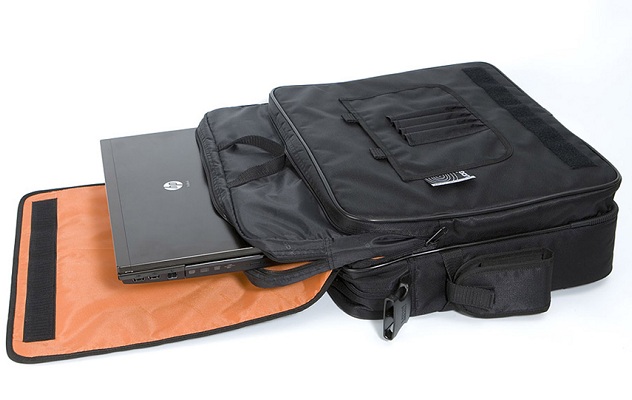 UDG Ultimate CourierBag DeLuxe 17" Black, Orange Inside по цене 15 000 ₽