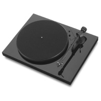 Pro-Ject Debut 3 DC Piano OM5e по цене 32 090 ₽