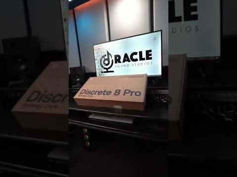 What’s in the Discrete 8 Pro Synergy Core box?