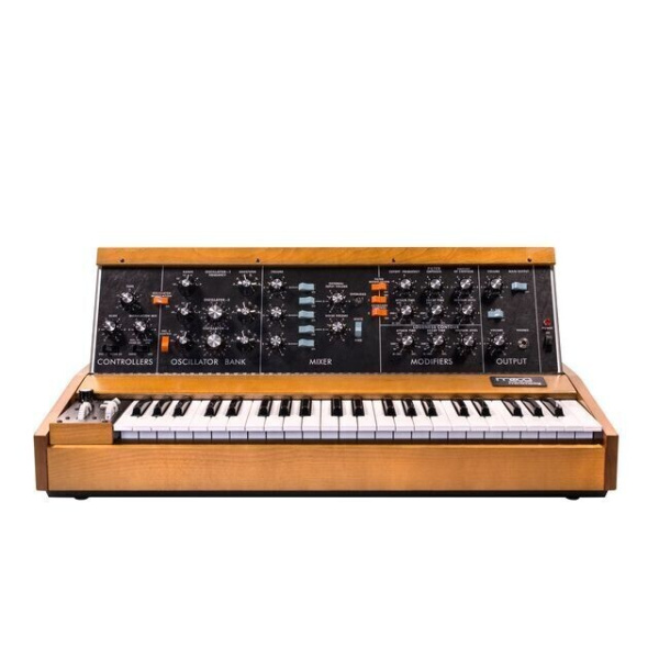 Moog Minimoog Model D по цене 756 000 ₽