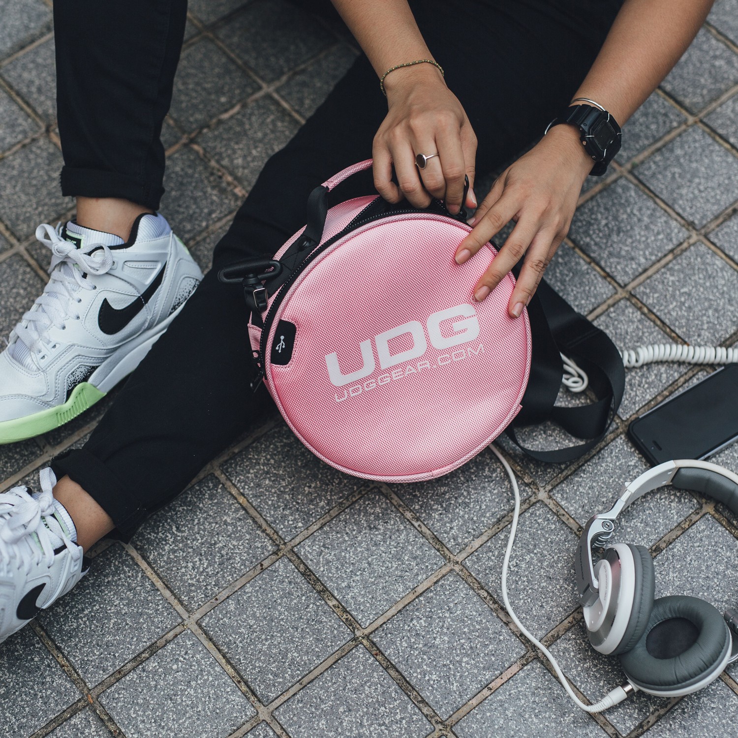 UDG Ultimate DIGI Headphone Bag Pink по цене 7 200.00 ₽