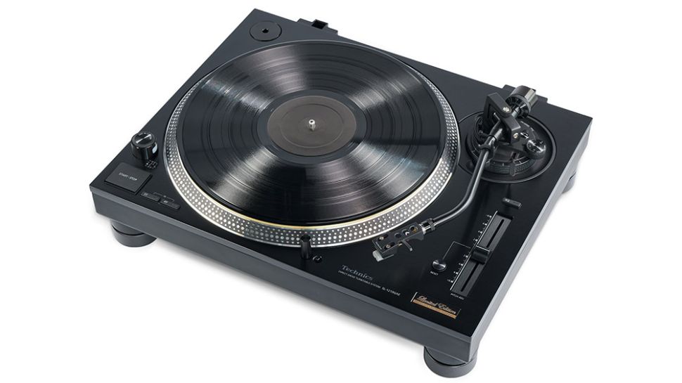 Technics SL-1210GAE по цене 550 000 ₽