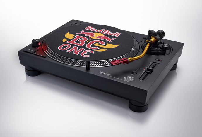 Technics SL-1210 MK7-RE Red Bull Black по цене 180 000 ₽