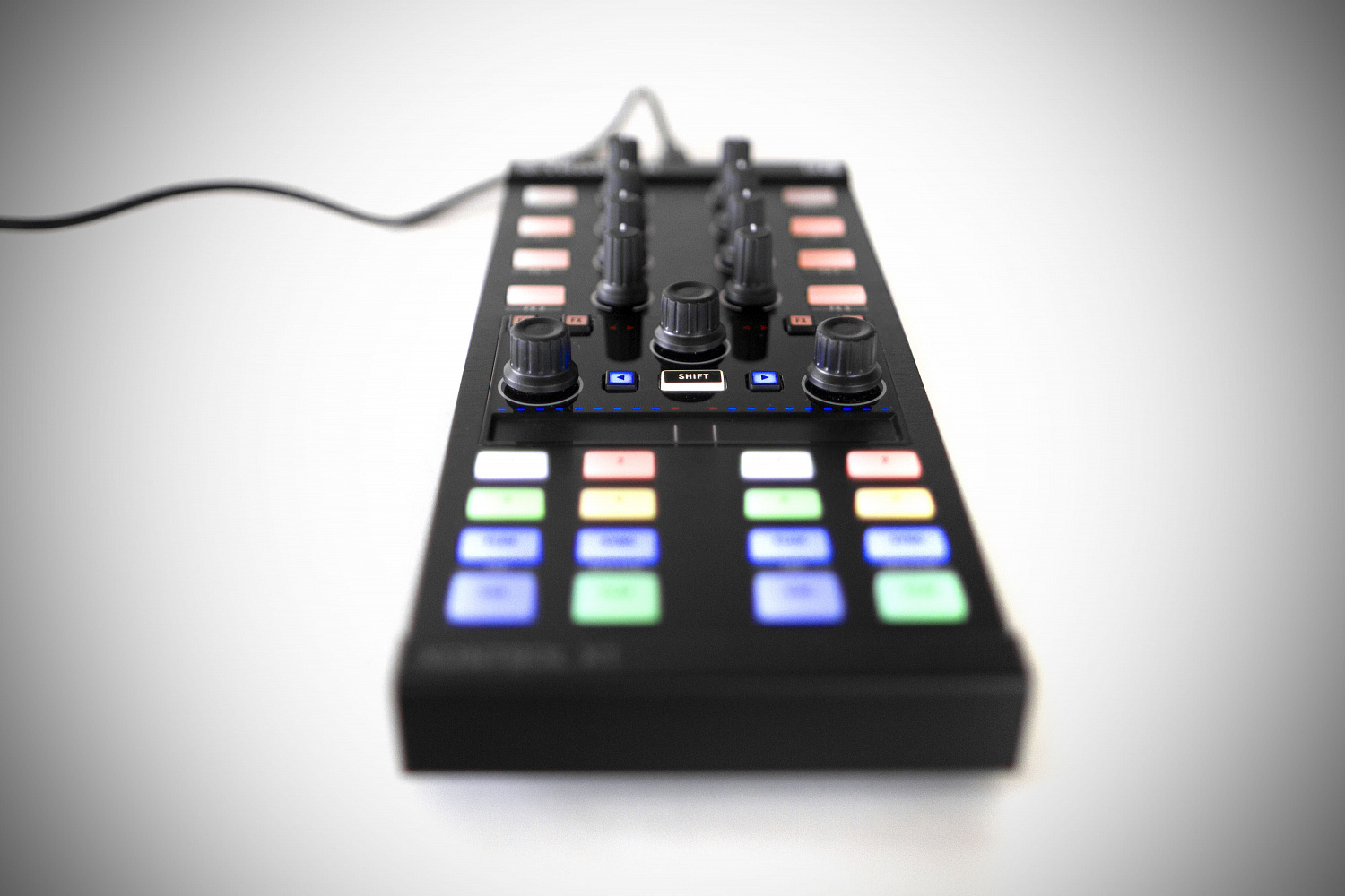 ОБЗОР: Traktor Kontrol X1 MK2 DJ controller