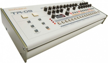 Roland TR-09 по цене 21 141 руб.