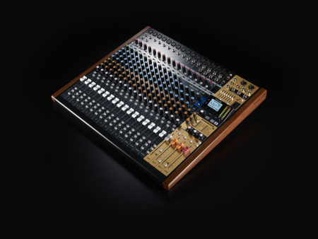 Tascam Model 24 по цене 187 117 ₽