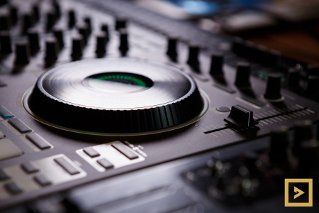 Roland DJ-808 по цене 104 500 ₽