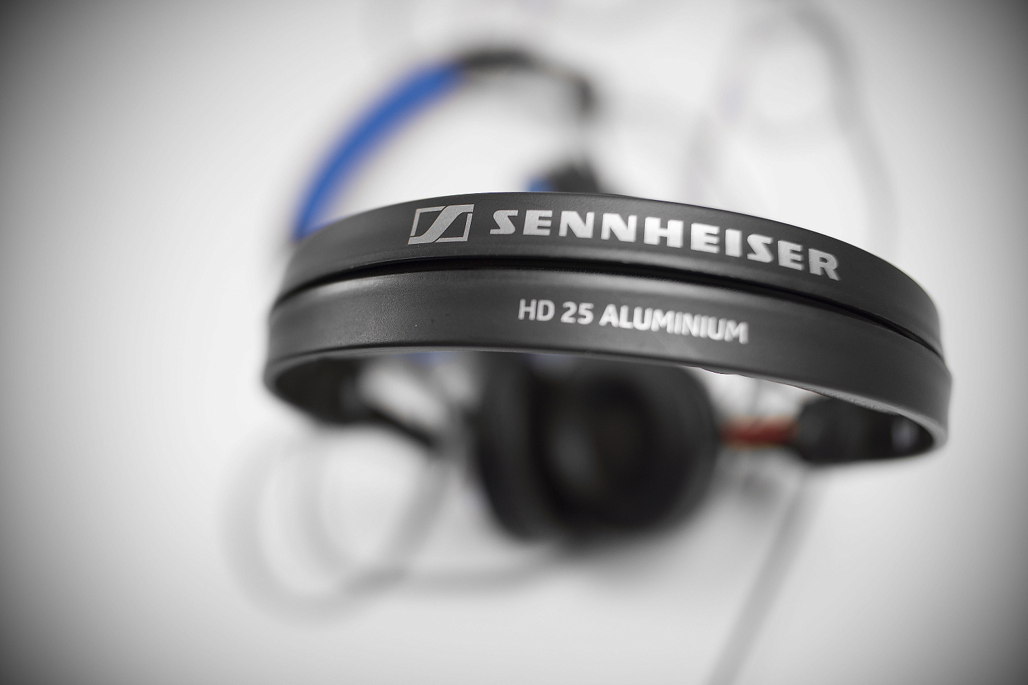 ОБЗОР: Sennheiser HD 25 Aluminium - новый вид легендарных наушников.