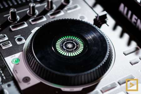Roland DJ-808 по цене 104 500 ₽