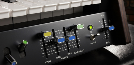 Korg miniKORG 700FS по цене 206 000 ₽