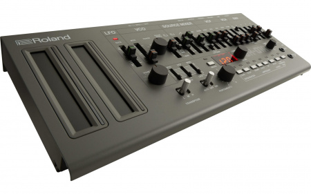 Roland SH-01A по цене 47 000 ₽