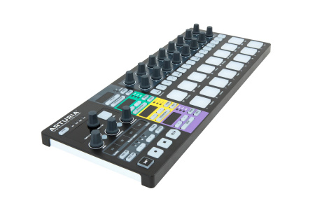 Arturia BeatStep Pro Black Edition по цене 37 580 ₽