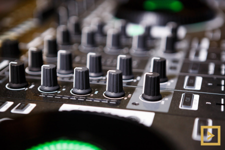 Roland DJ-808 по цене 104 500 ₽