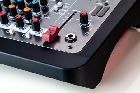 Allen & Heath ZEDi-8 по цене 32 300 ₽