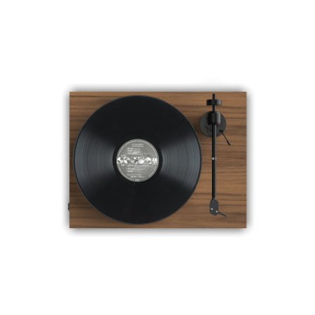 Pro-Ject E1 BT Walnut по цене 59 460.61 ₽