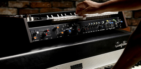 Korg miniKORG 700FS по цене 206 000 ₽