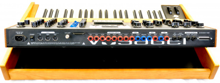Moog Minimoog Voyager Performer Edition по цене 292 060 руб.