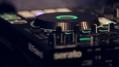 Roland DJ-808 по цене 104 500 ₽
