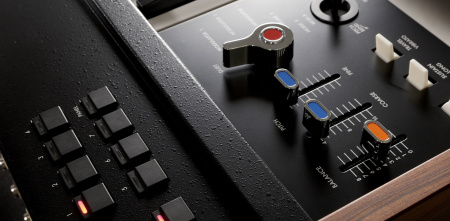 Korg miniKORG 700FS по цене 206 000 ₽